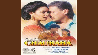 Poster mujhe apni bahon mein