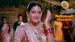 Poster unchi ataari palang bichhaaya