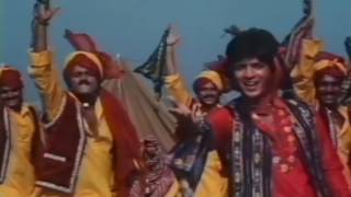 Poster aankho me kaajal maathe pe pasina